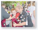 les enfants essayent la cornemuse